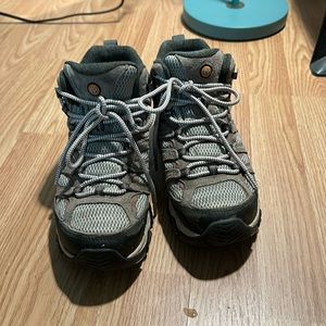 Size 8 Merrill Moab 3 Hiking Boots